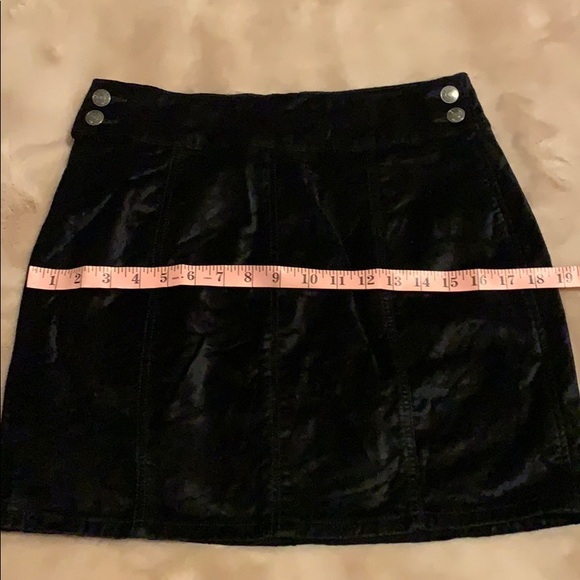 FREE PEOPLE mini skirt velvet - Picture 6 of 8
